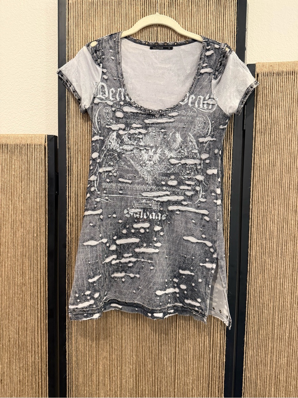 Salvage Distressed Graphic Scoop Neck Tee - Gray White